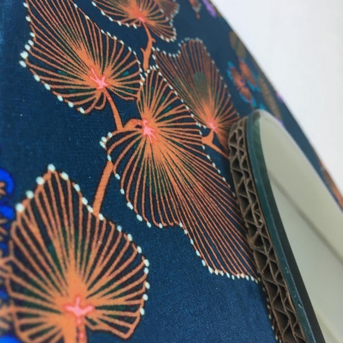 Miroir en carton et tissu d'ameublement bleu