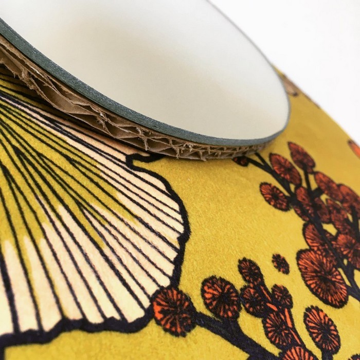 Miroir en carton et tissu d'ameublement jaune