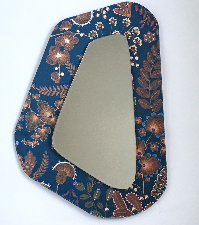 Miroir en carton et tissu d'ameublement bleu