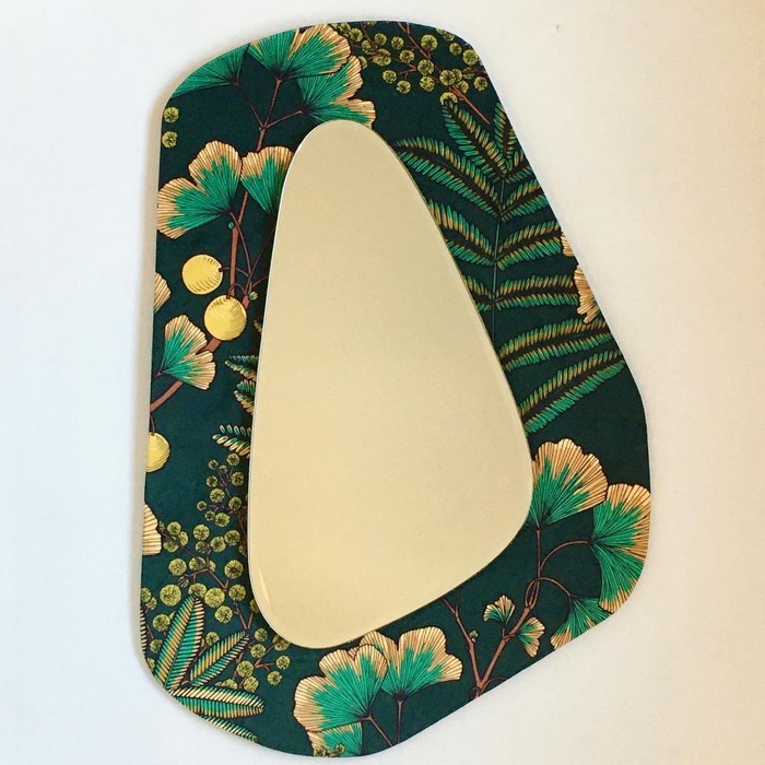 Miroir en carton et tissu d'ameublement vert