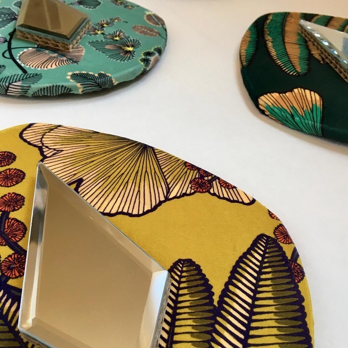 Miroir en carton et tissu d'ameublement, petits formats