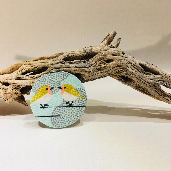 Broche oiseaux en carton et tissu