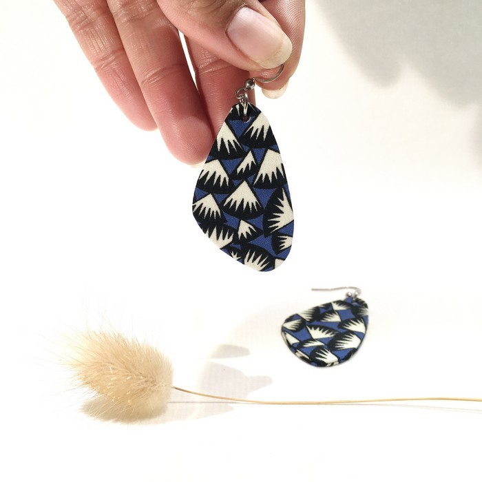 Boucles d'oreilles en carton et tissu, format petit triangle