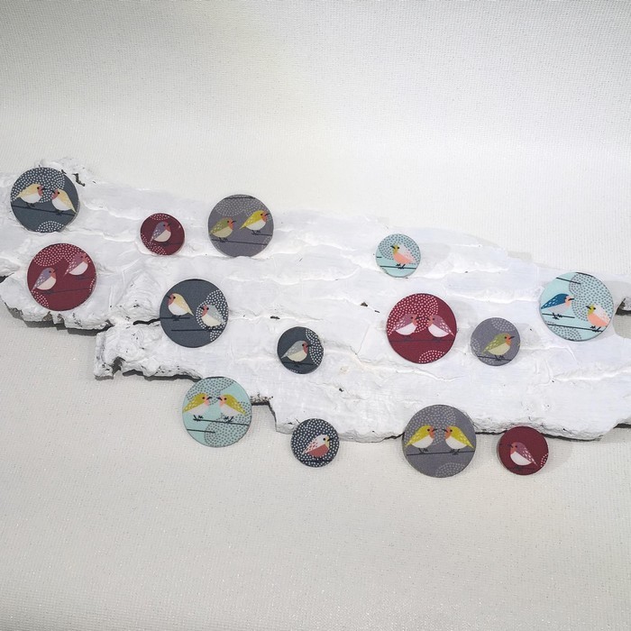 Broches oiseaux en carton et tissu