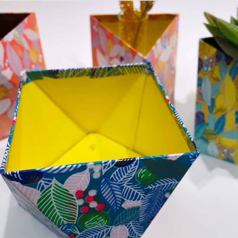 Cache-pot en carton recyclé et papiers japonais