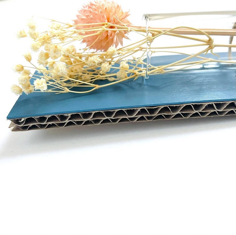 Soliflore bleu en carton recyclé et fleurs séchées