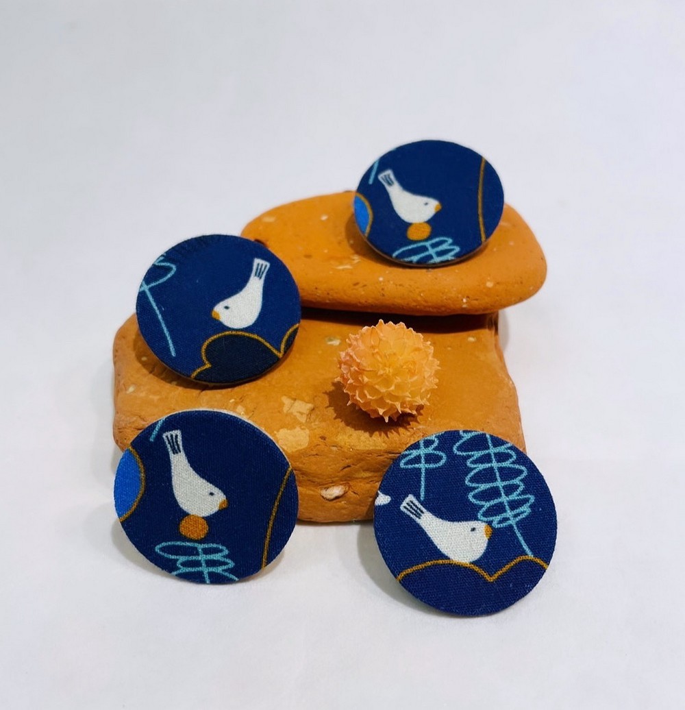 Broches carton et tissu imprimé avec oiseaux